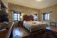 4* Semantron Traditional Village – Ελαιώνας Διακοπτού ✦ 3 Ημέρες (2 Διανυκτερεύσεις) ✦ 2 άτομα + 1 παιδί έως 12 ετών ✦ 8 ✦ Χριστούγεννα (24/12/2026 έως 26/12/2026) ✦ Ρεβεγιόν την Παραμονή Χριστουγέννων!