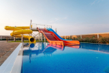 5* Almyros Beach Resort & Spa – Αχαράβη, Κέρκυρα ✦ 4 Ημέρες (3 Διανυκτερεύσεις) ✦ 2 άτομα + 1 παιδί έως 11 ετών ✦ 22 ✦ έως 01/11/2026 ✦ ΝΕΡΟΤΣΟΥΛΗΘΡΕΣΜπροστά στην παραλία!