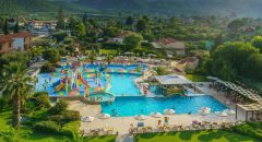 5* Cronwell Platamon Resort – Πλαταμώνας Πιερίας ✦ 4 Ημέρες (3 Διανυκτερεύσεις) ✦ 2 άτομα + 1 παιδί έως 1 έτους ✦ 12 ✦ 28/04/2026 έως 30/09/2026 ✦ Kids Club!Splash Park με Νεροτσουλήθρες!Μπροστά στην παραλία!