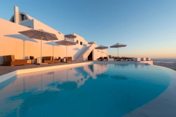 5* La Maltese Estate Boutique Hotel – Ημεροβίγλι, Σαντορίνη ✦ 2 Ημέρες (1 Διανυκτέρευση) ✦ 2 άτομα ✦ 18 ✦ έως 01/12/2026 ✦ Υπέροχη Τοποθεσία!