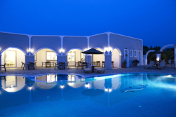 5* Maistros Village Hotel – Καρτεράδος, Σαντορίνη ✦ -28% ✦ 2 Ημέρες (1 Διανυκτέρευση) ✦ 2 άτομα ✦ 2 ✦ έως 31/10/2026 ✦ Υπέροχη Τοποθεσία!