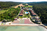 5* Simantro Resort – Σάνη, Χαλκιδική ✦ 2 Ημέρες (1 Διανυκτέρευση) ✦ 2 άτομα + 1 παιδί έως 1 έτους ✦ 20 ✦ έως 10/10/2026 ✦ KIDS CLUBΜουσικές θεματικές βραδιέςΜπροστά στην παραλία!