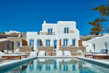 Mykonos Waves – Μύκονος ✦ 2 Ημέρες (1 Διανυκτέρευση) ✦ 2 άτομα + 1 παιδί έως 2 ετών ✦ 2 ✦ έως 26/09/2026 ✦ Κοντά σε Παραλία!