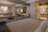 4* Airotel Alexandros Hotel – Αθήνα ✦ 2 Ημέρες (1 Διανυκτέρευση) ✦ 2 άτομα + 1 παιδί έως 2 ετών ✦ 2 ✦ έως 30/04/2027 ✦ Απολαύστε μια αξέχαστη νησιώτικη εμπειρία στην ταράτσα του “Mavili Beach”