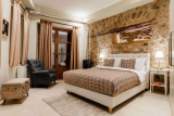 Aldia Suites – Αράχωβα ✦ 2 Ημέρες (1 Διανυκτέρευση) ✦ 2 άτομα + 1 παιδί έως 2 ετών ✦ 1 ✦ έως 10/05/2027 ✦ Στην καρδιά της Αράχωβας!