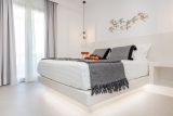 Alenor City Hotel – Χώρα, Νάξος ✦ 2 Ημέρες (1 Διανυκτέρευση) ✦ 2 άτομα + 1 παιδί έως 17 ετών ✦ 1 ✦ έως 31/10/2026 ✦ Στο κέντρο της πόλης!