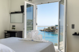 Alexandra Hotel – Μέγας Γιαλός, Σύρος ✦ -25% ✦ 4 Ημέρες (3 Διανυκτερεύσεις) ✦ 2 άτομα ✦ 18 ✦ έως 01/11/2026 ✦ Επιλέξτε 4 διανυκτερεύσεις και πληρώστε μόνο τις 3!Δίπλα στην παραλία!