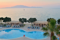 4* Alykanas Beach Grand Hotel – Αλυκανάς, Ζάκυνθος ✦ -25% ✦ 4 Ημέρες (3 Διανυκτερεύσεις) ✦ 2 άτομα + 1 παιδί έως 12 ετών ✦ 12 ✦ 28/06/2026 έως 26/07/2026 ✦ Μπροστά στην παραλία!