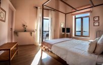 Arion Boutique Hotel Syros – Ερμούπολη, Σύρος ✦ -5% ✦ 3 Ημέρες (2 Διανυκτερεύσεις) ✦ 2 άτομα + 1 παιδί έως 2 ετών ✦ 2 ✦ 18/05/2026 έως 05/10/2026 ✦ Στην πρωτεύουσα της Σύρου!
