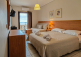 Corali Hotel – Κύμη, Εύβοια ✦ 4 Ημέρες (3 Διανυκτερεύσεις) ✦ 2 άτομα + 1 παιδί έως 4 ετών ✦ 2 ✦ έως 01/11/2026 ✦ Θέα στο Βουνό και τη Θάλασσα!