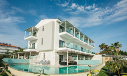 Blue Carpet Luxury Suites | Πευκοχώρι, Χαλκιδική