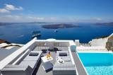 Dreams Luxury Suites – Ημεροβίγλι, Σαντορίνη ✦ 2 Ημέρες (1 Διανυκτέρευση) ✦ 2 άτομα + 1 παιδί έως 4 ετών ✦ 2 ✦ έως 01/12/2026 ✦ Μοναδική θέα στην Καλντέρα!