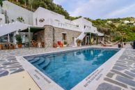 ELaiolithos Luxury Retreat – Νάξος ✦ 2 Ημέρες (1 Διανυκτέρευση) ✦ 2 άτομα ✦ 37 ✦ 01/04/2026 έως 31/10/2026 ✦ Μαγευτική Τοποθεσία!