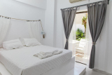 Golden Star Praxitelous – Aγία Μαρίνα, Αίγινα ✦ -25% ✦ 3 Ημέρες (2 Διανυκτερεύσεις) ✦ 2 άτομα + 1 παιδί έως 10 ετών ✦ 2 ✦ 01/09/2026 έως 15/09/2026 ✦ Κοντά στην Παραλία!