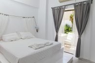 Golden Star Praxitelous – Aγία Μαρίνα, Αίγινα ✦ -25% ✦ 3 Ημέρες (2 Διανυκτερεύσεις) ✦ 2 άτομα + 1 παιδί έως 10 ετών ✦ 2 ✦ 01/10/2026 έως 31/10/2026 ✦ Κοντά στην Παραλία!