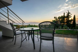 Heraclea Luxury Suites – Νέα Ηράκλεια, Χαλκιδική ✦ 4 Ημέρες (3 Διανυκτερεύσεις) ✦ 2 άτομα + 1 παιδί έως 1 έτους ✦ 1 ✦ έως 30/09/2026 ✦ Κοντά στην παραλία!