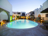 Hotel Anemomilos – Αγία Άννα, Νάξος ✦ 2 Ημέρες (1 Διανυκτέρευση) ✦ 2 άτομα + 1 παιδί έως 3 ετών ✦ 18 ✦ έως 19/10/2026 ✦ Δίπλα στην θάλασσα!