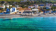 Laza Beach Inn – Σκάλα, Αγκίστρι ✦ 2 Ημέρες (1 Διανυκτέρευση) ✦ 2 άτομα ✦ 18 ✦ έως 31/10/2026 ✦ Δίπλα στη θάλασσα!