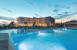 4* King Maron Hotel – Μαρώνεια, Ροδόπη ✦ 2 Ημέρες (1 Διανυκτέρευση) ✦ 2 άτομα ✦ 20 ✦ έως 04/10/2026 ✦ Με ιδιωτική παραλία!