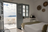 La Roka Cliffside Memories – Ημεροβίγλι, Σαντορίνη ✦ -25% ✦ 2 Ημέρες (1 Διανυκτέρευση) ✦ 2 άτομα ✦ 18 ✦ έως 09/08/2027 ✦ Επιλέξτε 4 διανυκτερεύσεις και πληρώστε μόνο τις 3!
