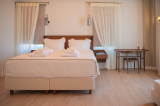 Liberty Suites – Σπέτσες ✦ 3 Ημέρες (2 Διανυκτερεύσεις) ✦ 2 άτομα + 1 παιδί έως 2 ετών ✦ 1 ✦ έως 01/11/2026 ✦ Επιλέξτε 3 διανυκτερεύσεις και πληρώστε μόνο τις 2!Υπέροχη Τοποθεσία!