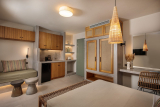 Makava Suites – Χώρα, Νάξος ✦ 2 Ημέρες (1 Διανυκτέρευση) ✦ 2 άτομα + 1 παιδί έως 3 ετών ✦ 1 ✦ έως 16/10/2026 ✦ Στο κέντρο της πόλης!