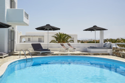 Mrs Armelina by Mr&Mrs White Hotels – Νάουσα, Πάρος ✦ 2 Ημέρες (1 Διανυκτέρευση) ✦ 2 άτομα ✦ 18 ✦ 01/06/2026 έως 30/09/2026 ✦ Κοντά στο κέντρο της Νάουσας!