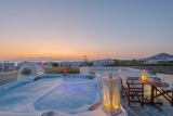 Naxian Queen Luxury Villas & Suites – Αγία Άννα, Νάξος ✦ 2 Ημέρες (1 Διανυκτέρευση) ✦ 2 άτομα + 1 παιδί έως 1 έτους ✦ 18 ✦ έως 21/10/2026 ✦ Κοντά στην παραλία!