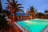 Odeon Hotel – Βασιλική, Λευκάδα ✦ 2 Ημέρες (1 Διανυκτέρευση) ✦ 2 άτομα + 1 παιδί έως 1 έτους ✦ 18 ✦ έως 05/07/2026 και 30/08/2026 έως 25/09/2026 ✦ Κοντά στην Παραλία!