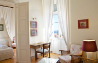 Omiros Hotel – Ερμούπολη, Σύρος ✦ 2 Ημέρες (1 Διανυκτέρευση) ✦ 2 άτομα ✦ 18 ✦ 31/07/2026 έως 01/11/2026 ✦ Στο κέντρο της Ερμούπολης!