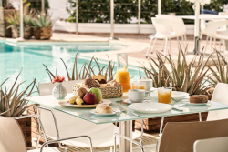 Oxygen Favie – Χώρα, Τήνος ✦ -25% ✦ 2 Ημέρες (1 Διανυκτέρευση) ✦ 2 άτομα + 1 παιδί έως 1 έτους ✦ 18 ✦ έως 29/10/2026 ✦ Επιλέξτε 4 διανυκτερεύσεις και πληρώστε μόνο τις 3!