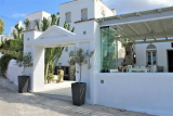 Parian Lithos Residence – Νάουσα, Πάρος ✦ 4 Ημέρες (3 Διανυκτερεύσεις) ✦ 2 άτομα + 1 παιδί έως και 1 έτους ✦ 2 ✦ έως 20/10/2026 ✦ Δίπλα στη Θάλασσα!