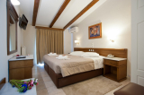Parnassos Delphi Hotel – Δελφοί ✦ 2 Ημέρες (1 Διανυκτέρευση) ✦ 2 άτομα + 1 παιδί έως 1 έτους ✦ 18 ✦ έως 31/12/2027 ✦ Στο κέντρο των Δελφών!