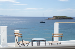 Poseidon Apartments & Villas by the Sea – Σούνιο ✦ 2 Ημέρες (1 Διανυκτέρευση) ✦ 2 άτομα ✦ 18 ✦ έως 31/12/2025 ✦ Δίπλα στη Θάλασσα!