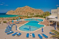 4* Royal Beach Hotel – Αρκάσα, Κάρπαθος ✦ 2 Ημέρες (1 Διανυκτέρευση) ✦ 2 άτομα + 2 παιδιά 1 έως 10 ετών και 1 έως 1 έτους ✦ 1 ✦ 06/05/2026 έως 09/10/2026 ✦ Μπροστά σε παραλία!