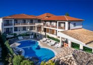 Stamos Hotel – Άφυτος, Χαλκιδική ✦ 4 Ημέρες (3 Διανυκτερεύσεις) ✦ 2 άτομα + 1 παιδί έως και 3 ετών ✦ 2 ✦ έως 18/10/2026 ✦ Υπέροχη Τοποθεσία!