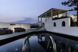 Sunrise Accommodation – Νάουσα, Πάρος ✦ 2 Ημέρες (1 Διανυκτέρευση) ✦ 2 άτομα + 1 παιδί έως και 2 ετών ✦ 1 ✦ 22/05/2026 έως 30/09/2026 ✦ Κοντά σε Παραλία!