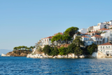 The Water Hotel – Σκιάθος ✦ 2 Ημέρες (1 Διανυκτέρευση) ✦ 2 άτομα ✦ 1 ✦ έως 30/10/2026 ✦ Μπροστά στην θάλασσα!
