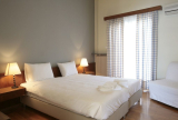 Theoxenia Hotel – Λουτράκι ✦ 3 Ημέρες (2 Διανυκτερεύσεις) ✦ 2 άτομα + 1 παιδί έως 4 ετών ✦ 1 ✦ έως 30/09/2026 ✦ Μπροστά στην παραλία!