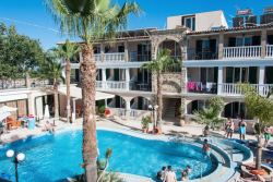 Zante Plaza Hotel & Apartments – Λαγανάς, Ζάκυνθος ✦ -25% ✦ 4 Ημέρες (3 Διανυκτερεύσεις) ✦ 2 άτομα + 1 παιδί έως 12 ετών ✦ 12 ✦ 27/07/2026 έως 31/08/2026 ✦ Κοντά στην παραλία!